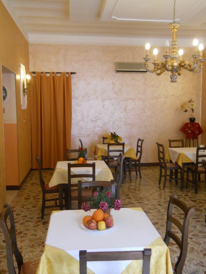 Antico Palazzo Bed and Breakfast Giardini-Naxos Buitenkant foto