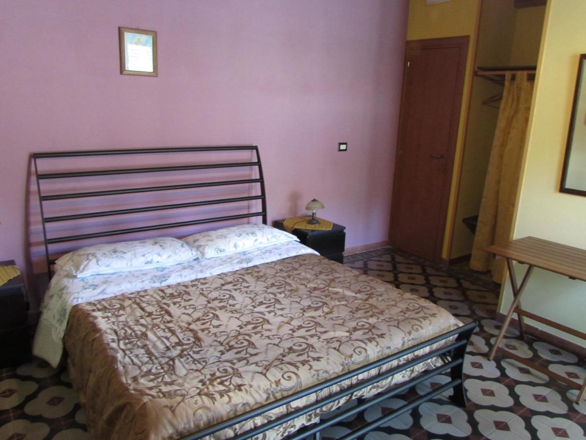 Antico Palazzo Bed and Breakfast Giardini-Naxos Buitenkant foto